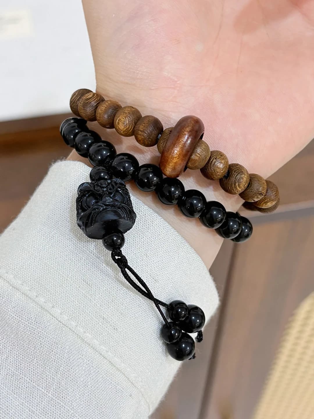 Double layer lion bracelet, black