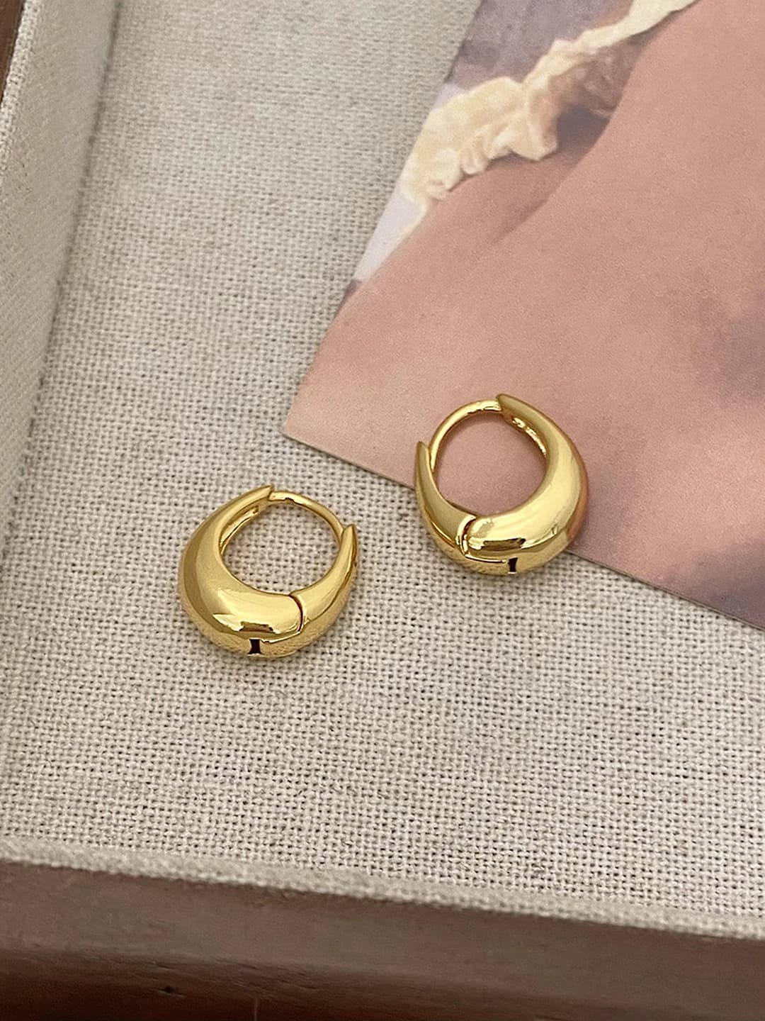 Gold oval small plain hoop earrings