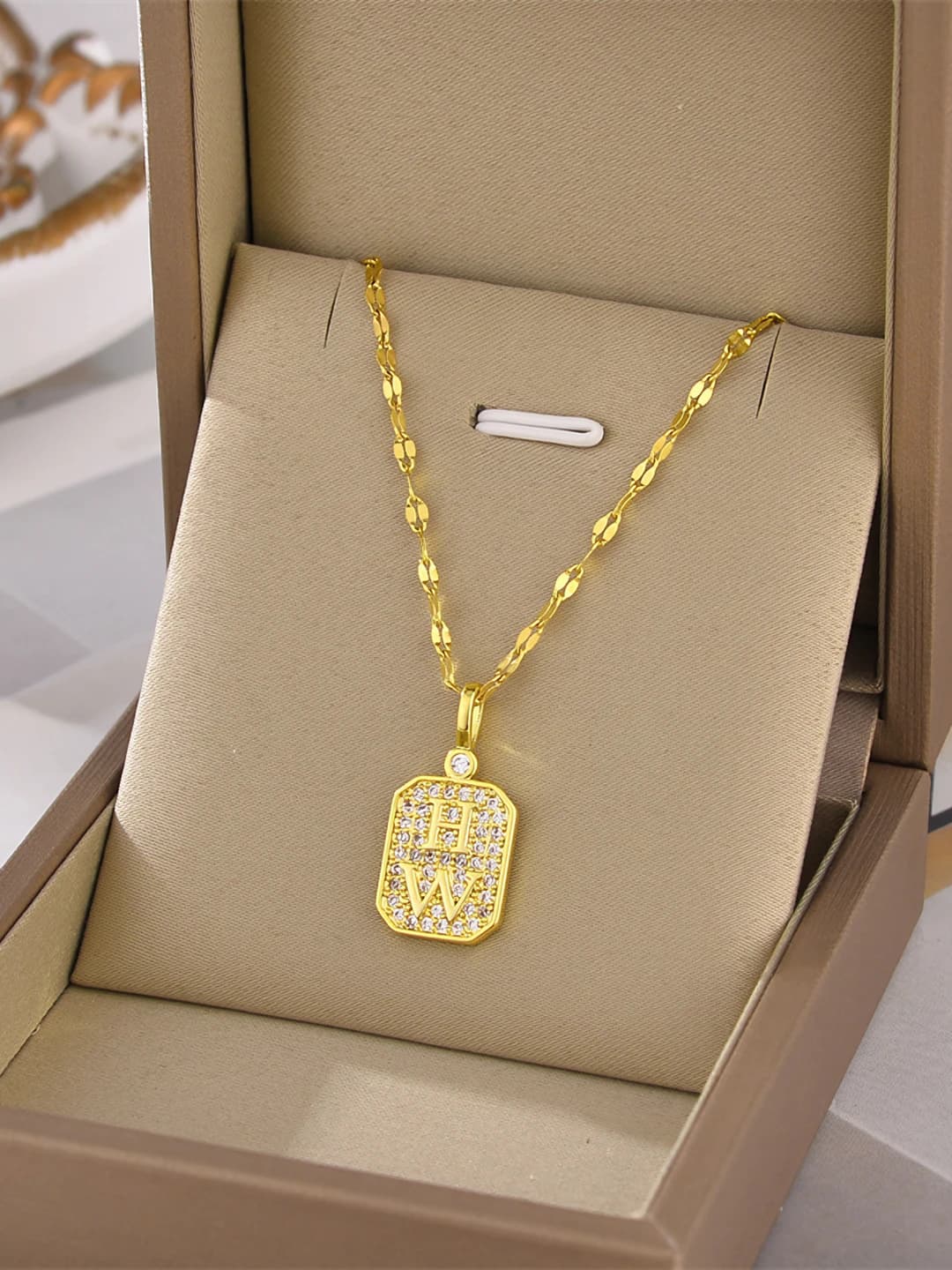 8900-Gold