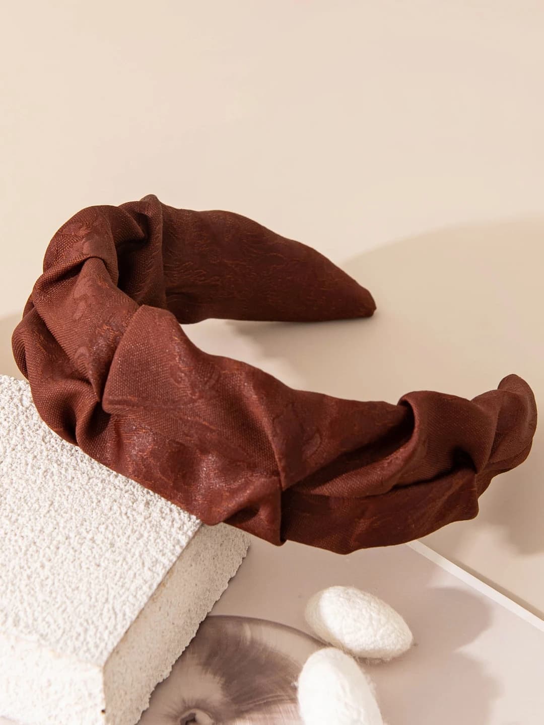 Brown-red jacquard