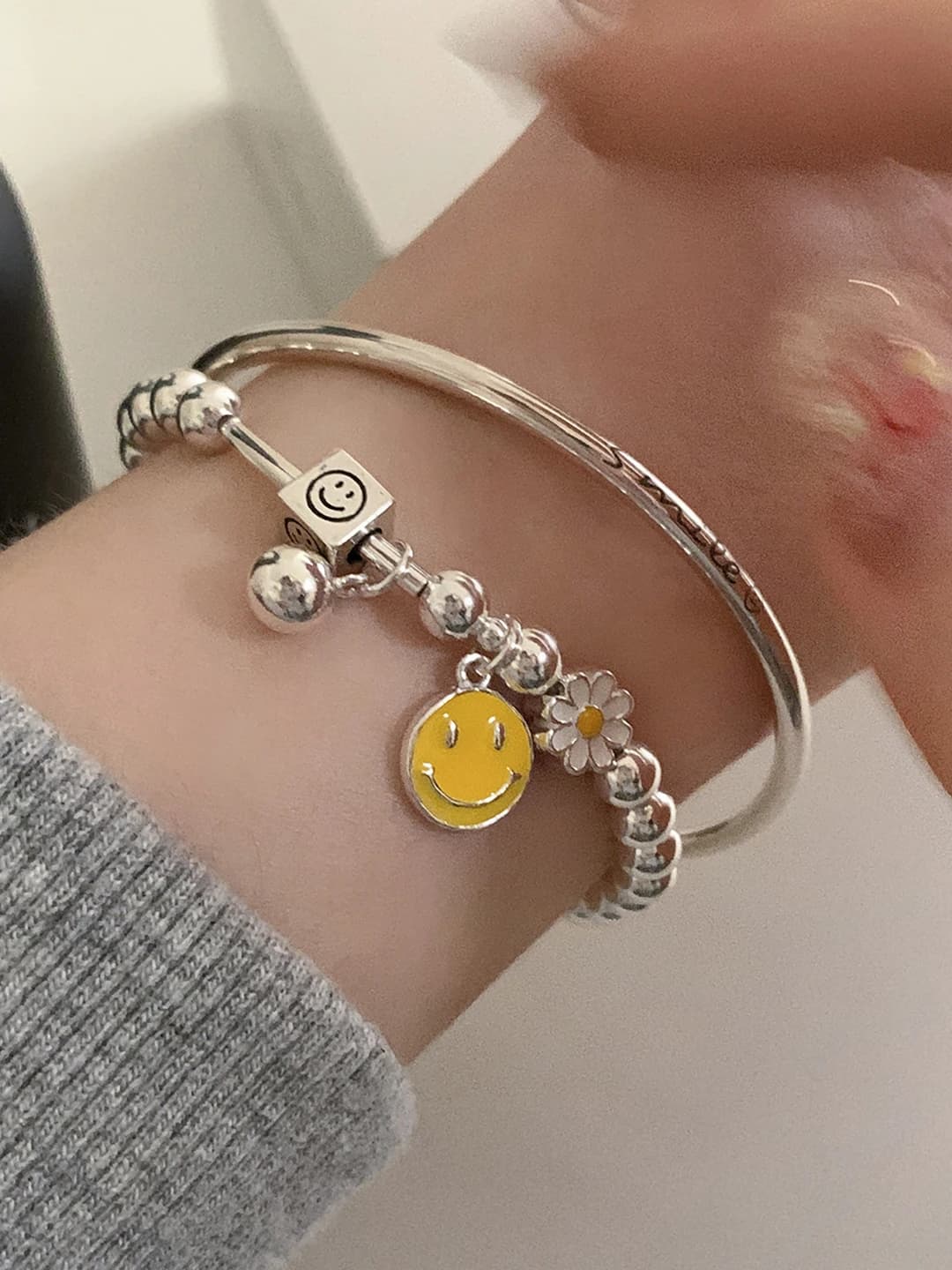 Women's rainbow smiley flower beaded bracelet, copper, resin craft, minimalist style