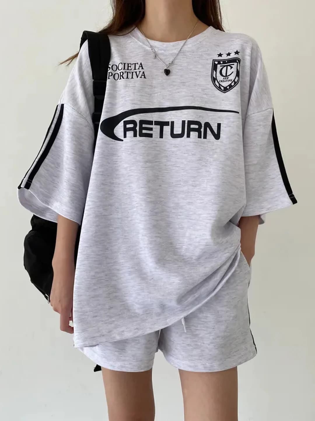 Ayollar uchun 2 dona kundalik sport to'plami (kalta yeng T-shirt + tizzagacha shorti), koreys uslubida, bosma naqshli, 3D dizayn elementi, yozgi