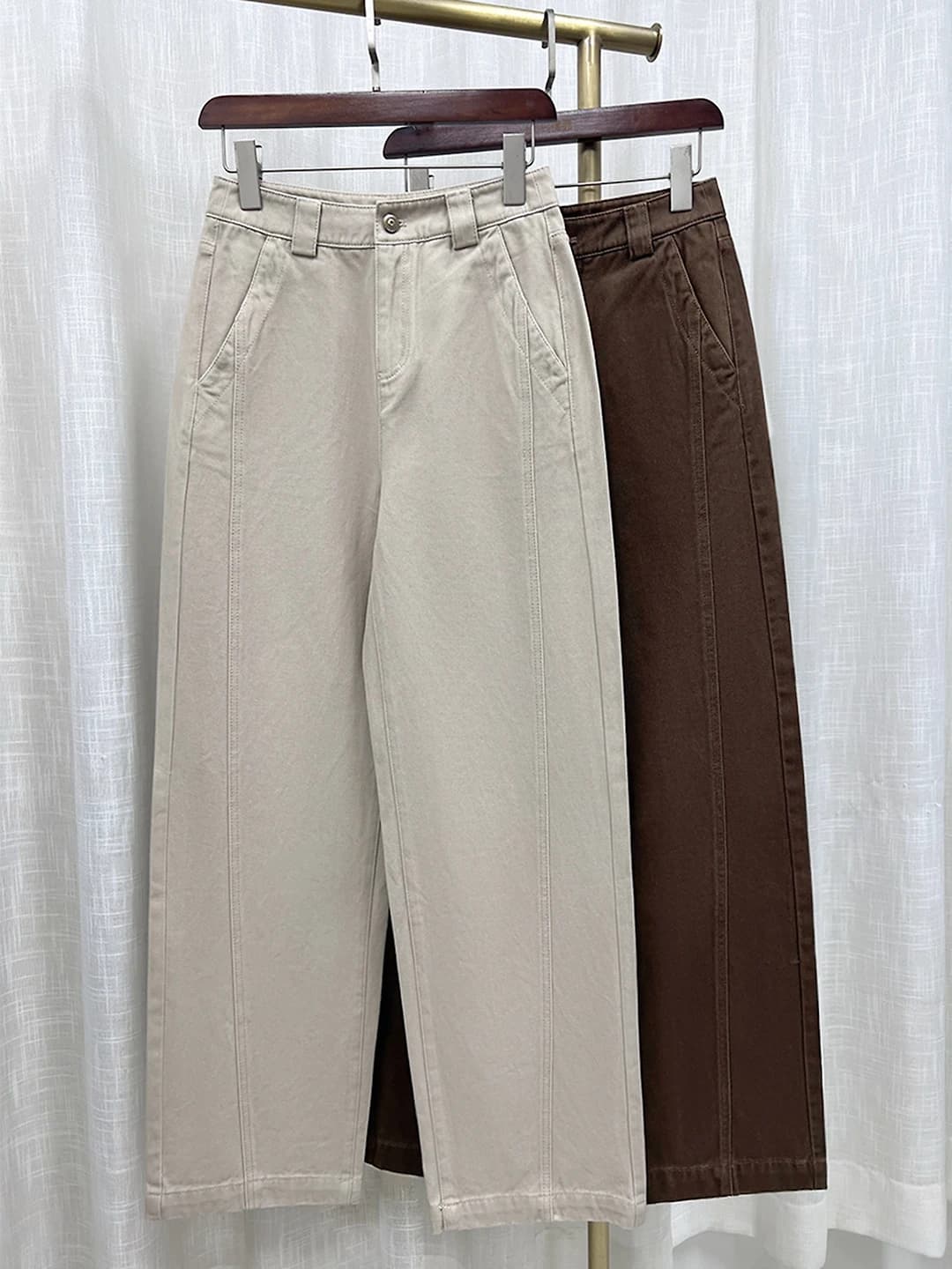 Ayollar uchun kuzgi keng va klesh jinsi shimlar, baland bel, bo'sh (oversize) fit, nozik ko'rsatadigan, kundalik uslub