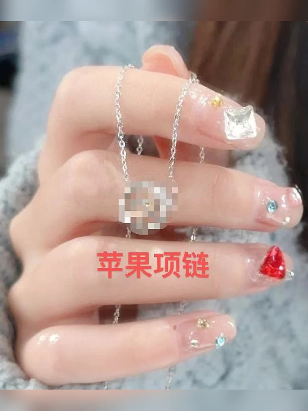 Women's short chain with a moving color-changing heart-shaped apple pendant, 2026