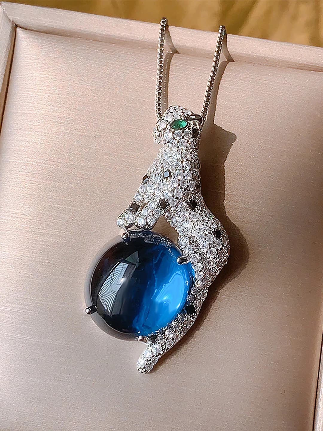 Blue spinel pendant with box and chain