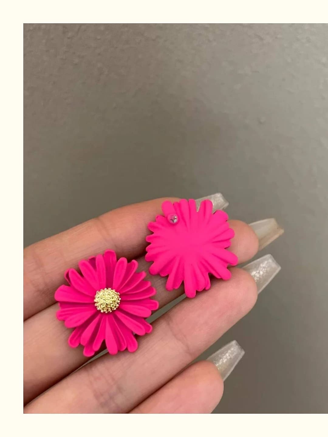 Rose red, daisy studs