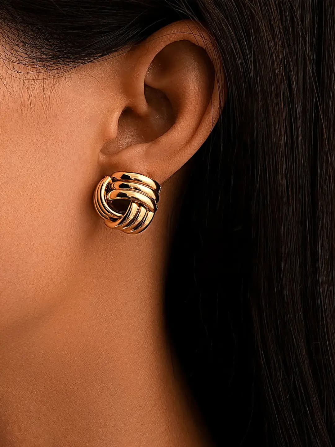 Women's simple irregular flower-shaped knot triangle clip-on earrings, no piercing needed, fashion style
