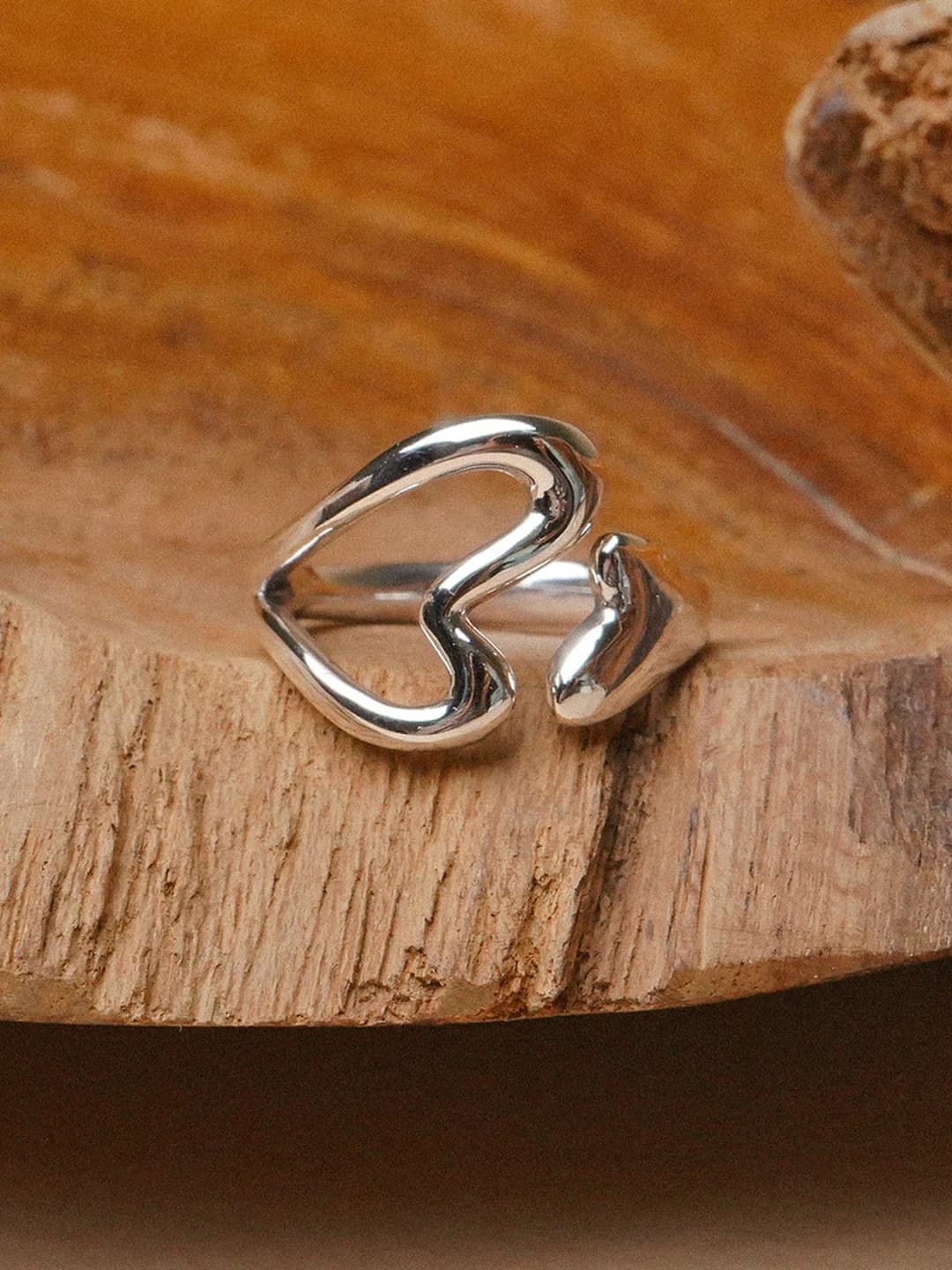 Серебряное кольцо-сердце
