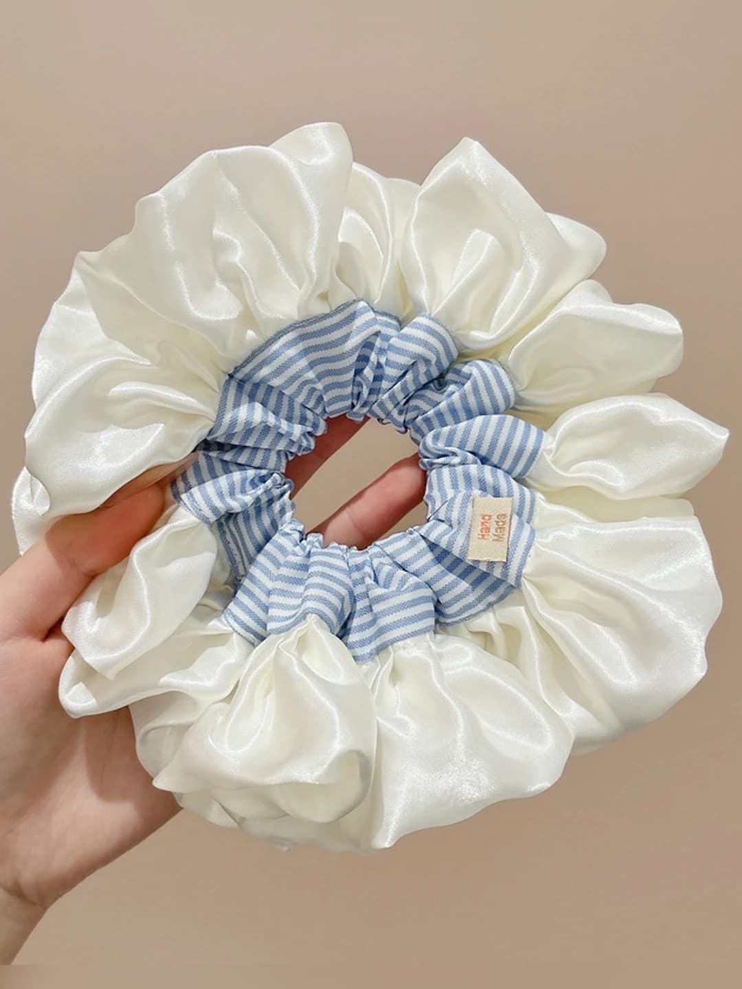 Ko'k yo'l-yo'l yubka cheti 25 cm