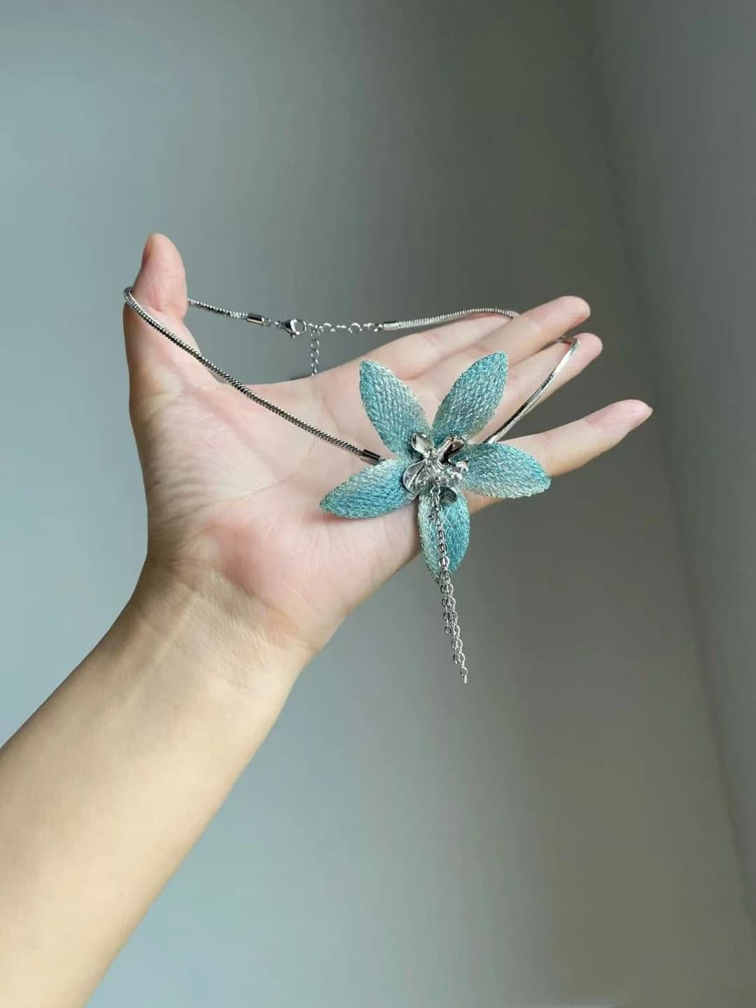 Ko'k liliya zanjiri