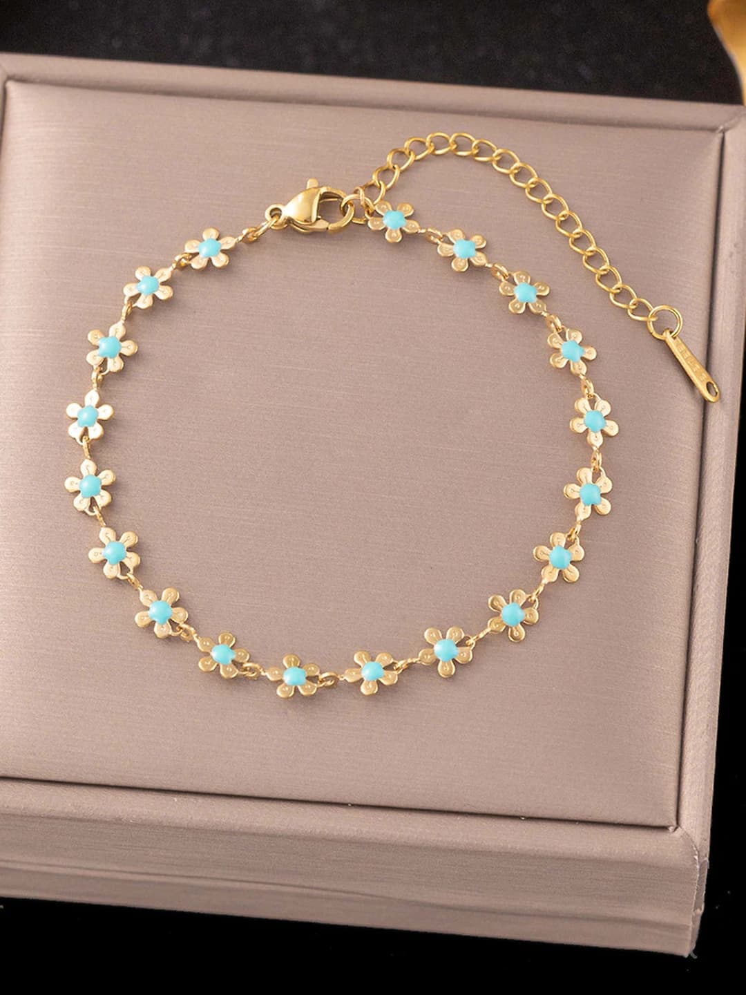 SLE183, blue flowers, gold
