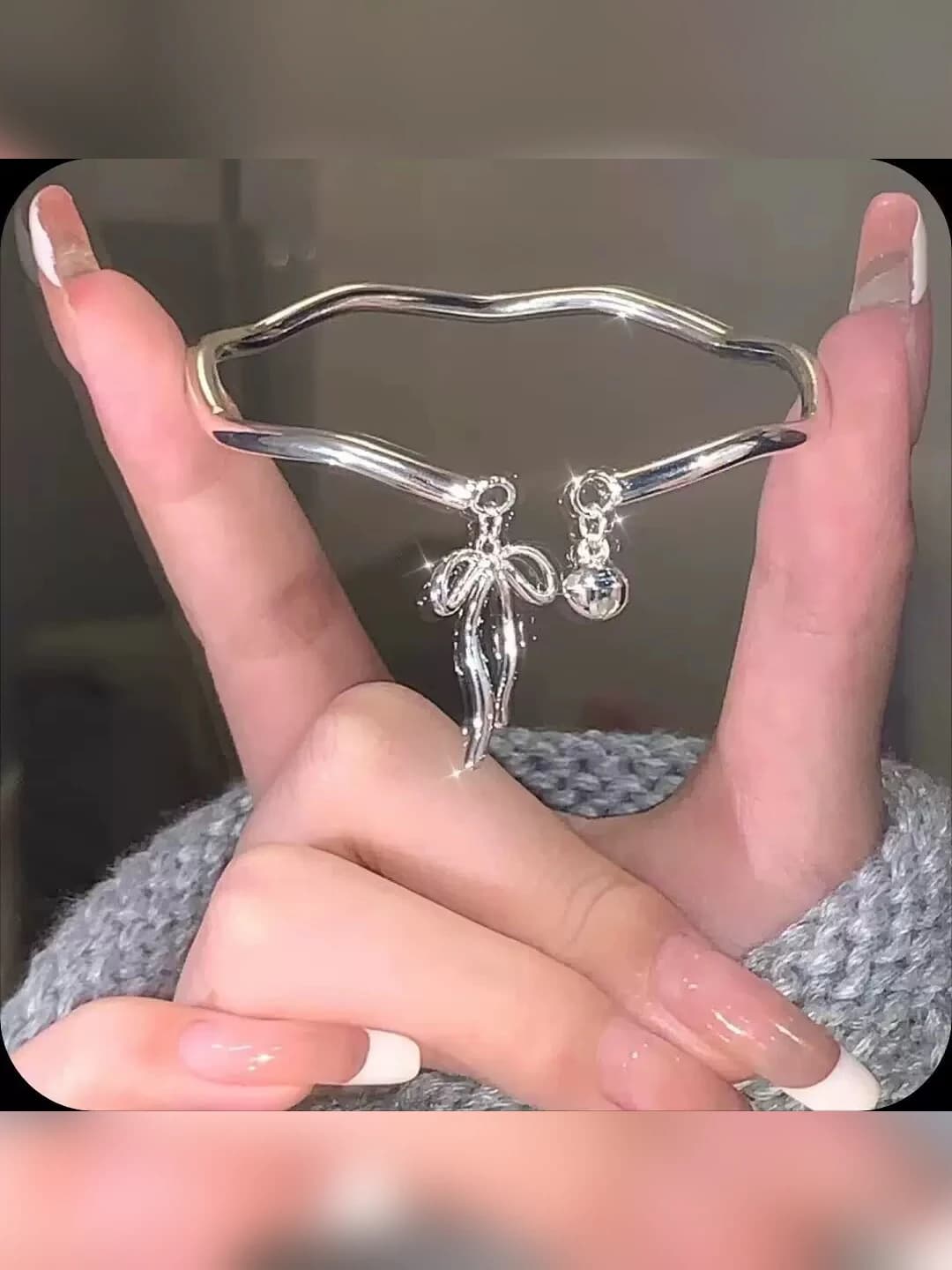 M1534 [Bow bangle]