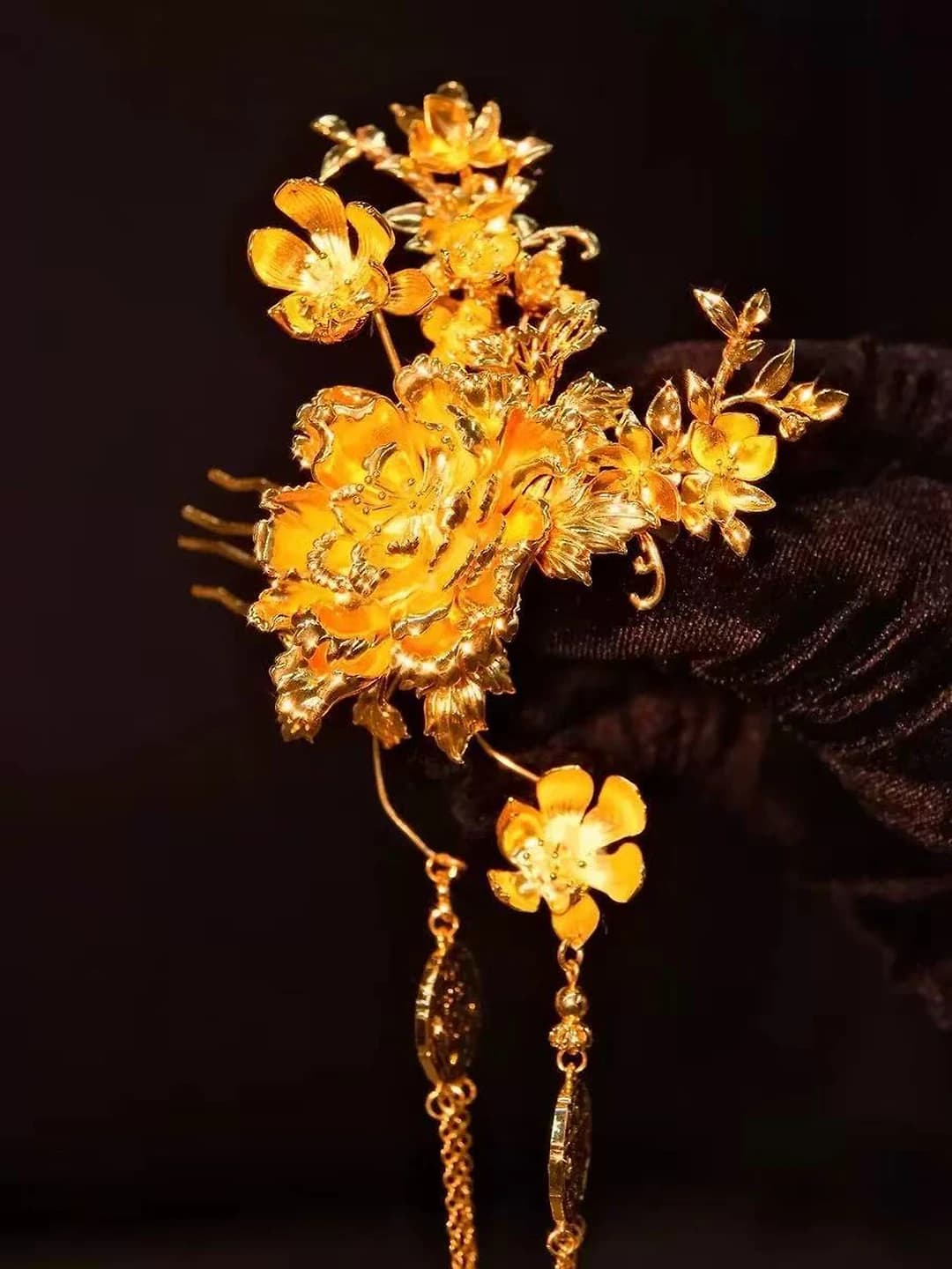 1305 Gold peony