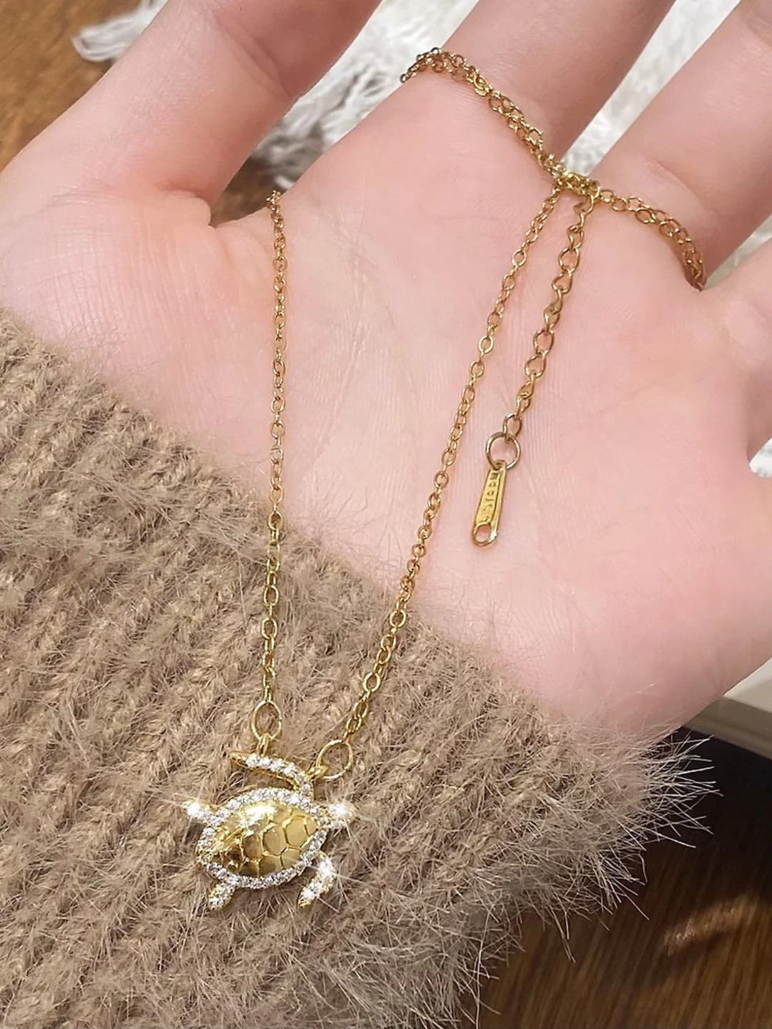 Gold turtle pendant necklace B-472