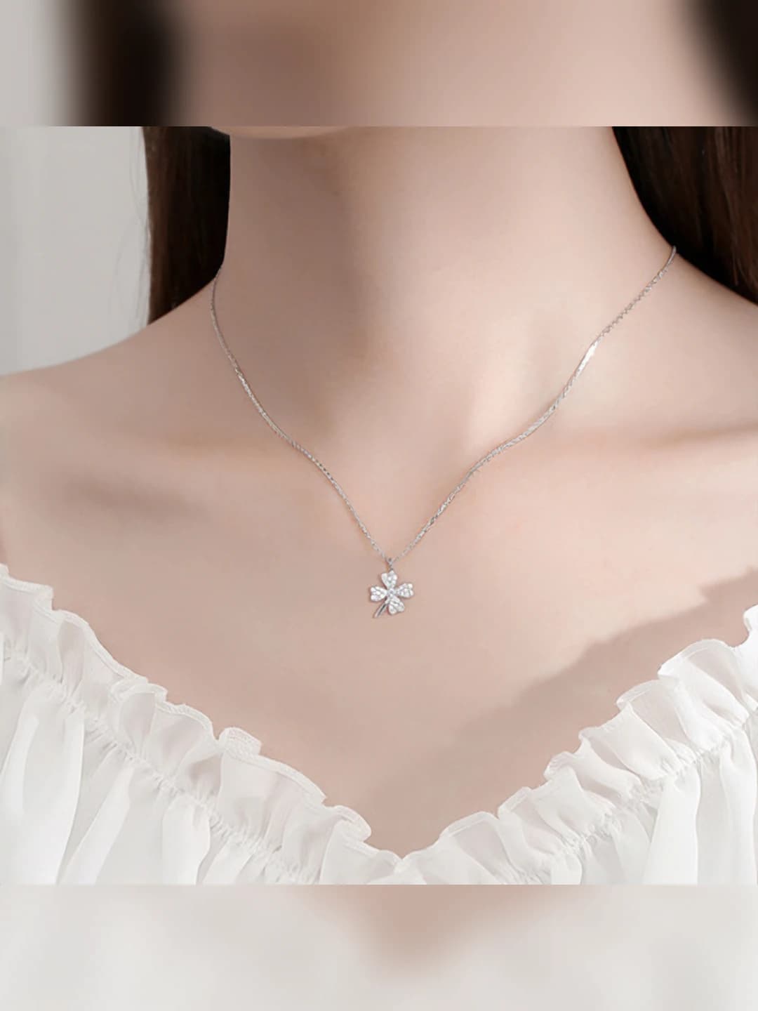 Women's lucky four-leaf clover necklace, simple and sweet style
