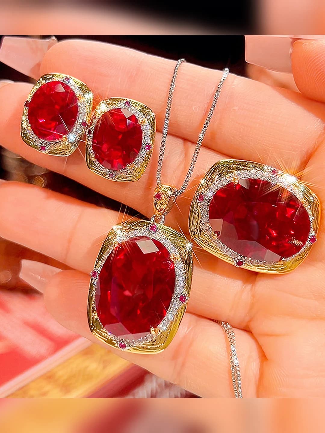 Women's 2026 set with geometric pattern, red ruby and gold plating