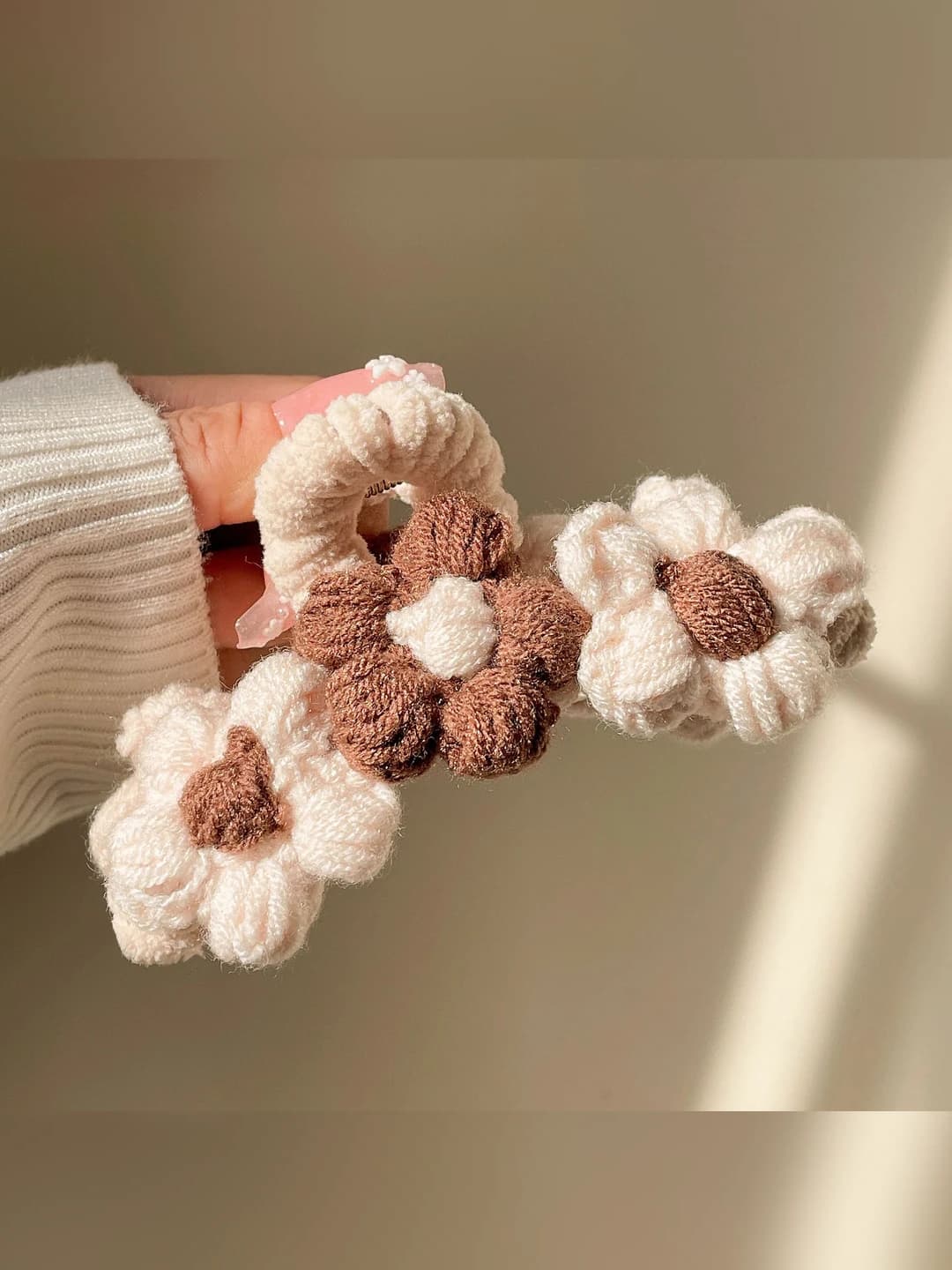 15# Beige-coffee floral clip