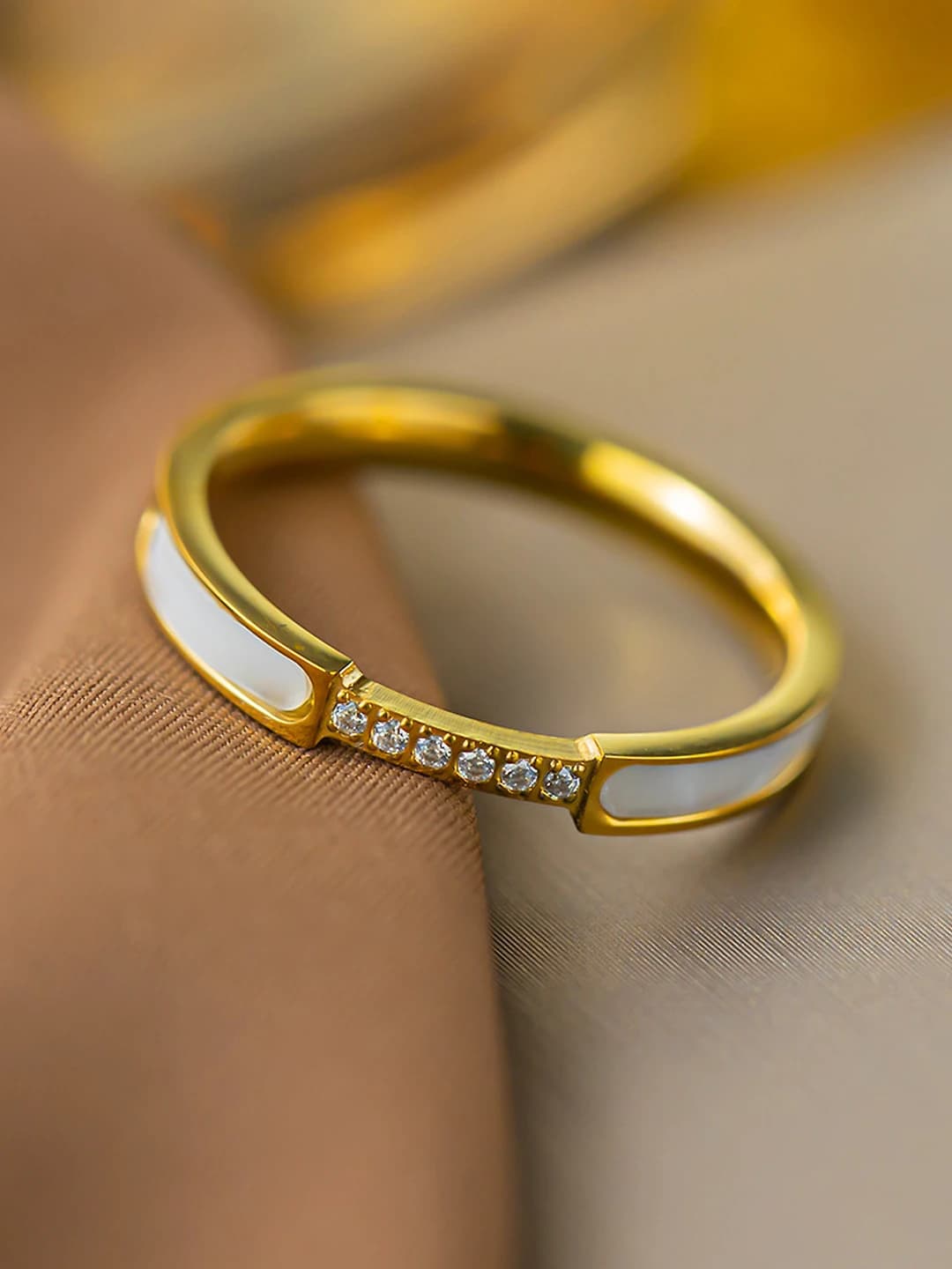 Diamond white shell - Gold
