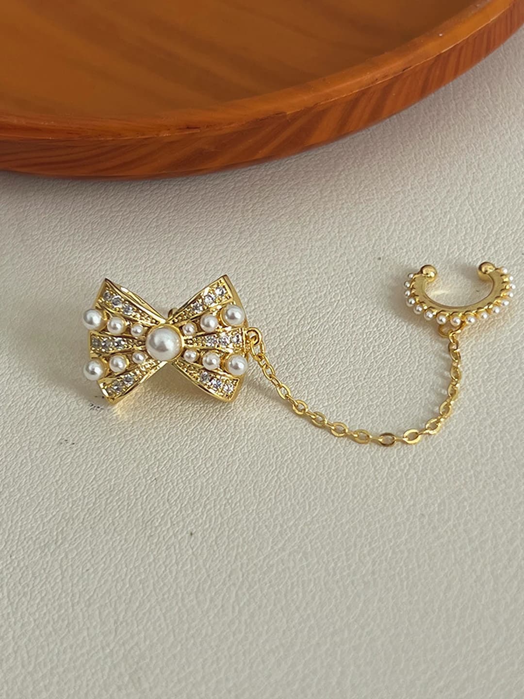 Women's geometric copper stud earrings with pearl inlays in Korean style