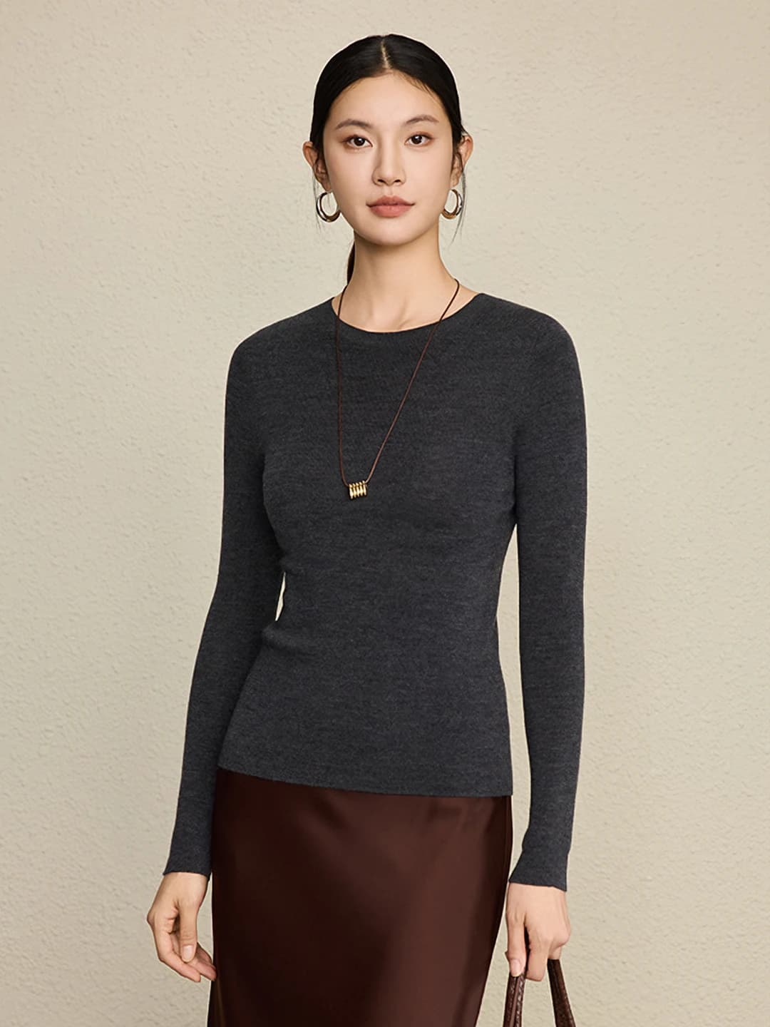 Medium grey, 100% wool