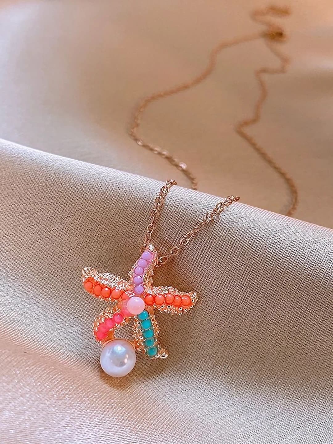 Women's colorful star-shaped pearl necklace, stylish and elegant clavicle chain, sweet and premium accessory