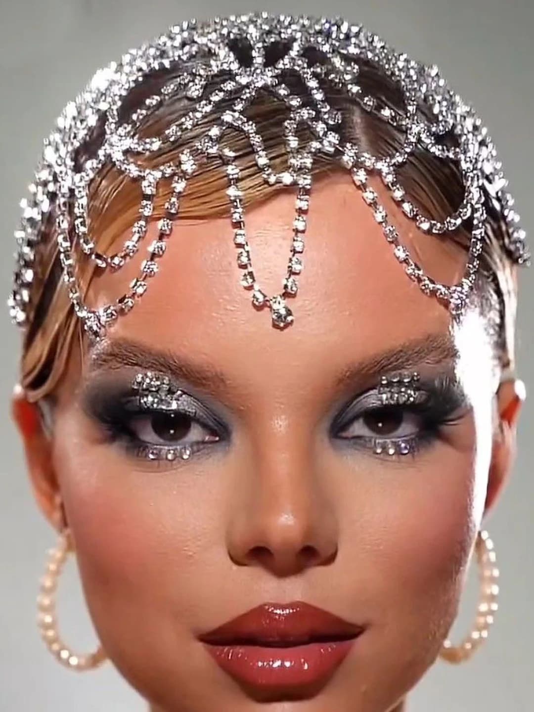 Women's rhinestone tiara headband with forehead chain