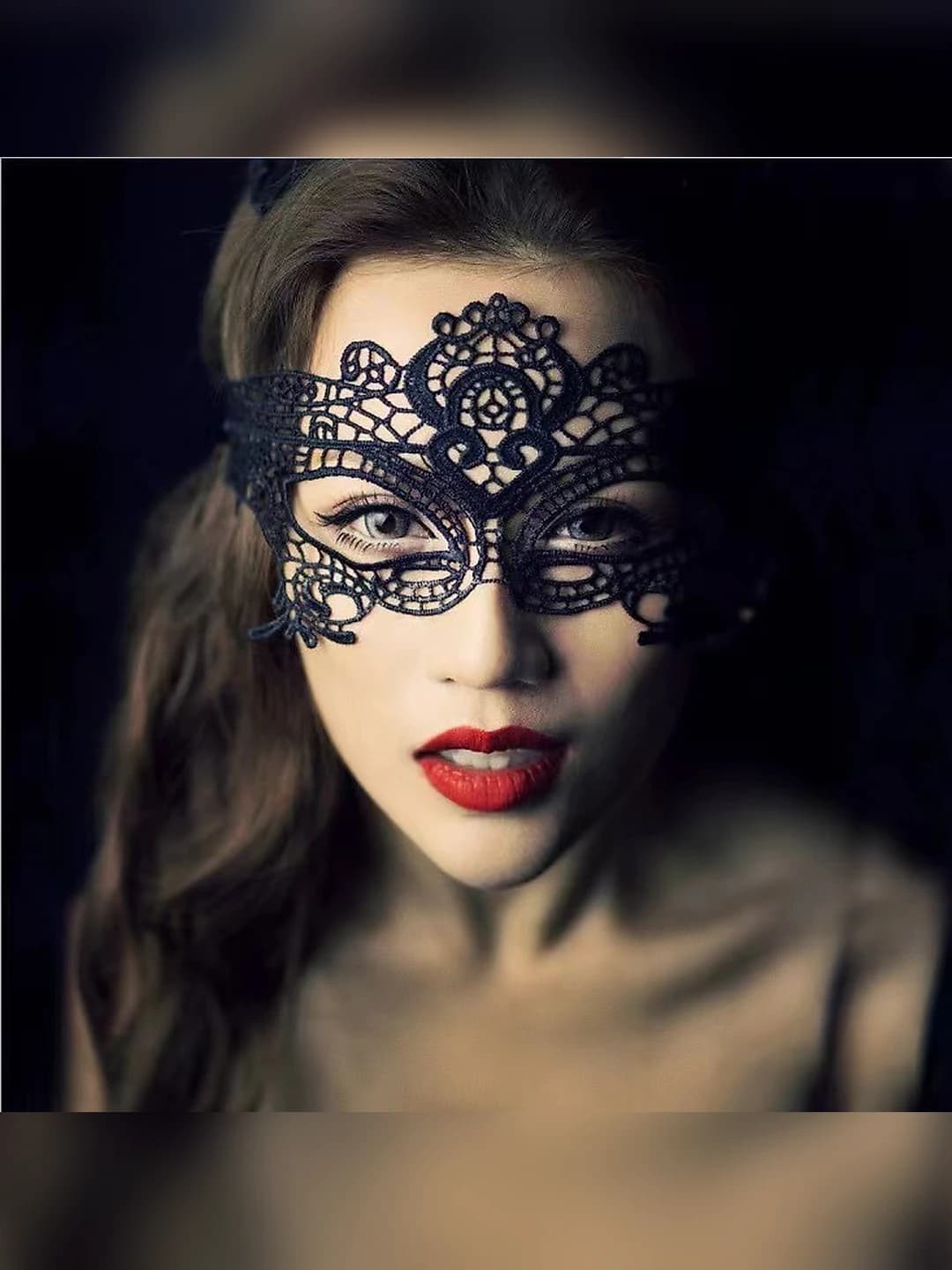 32 (Lace blindfold)