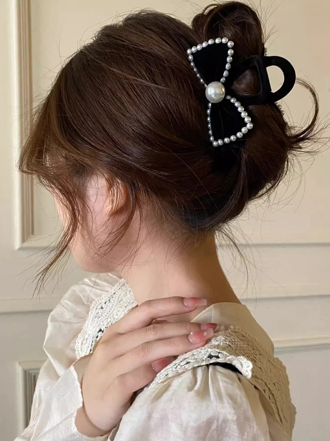Women's French retro hair clip with pearl and bow, satin, elegant look