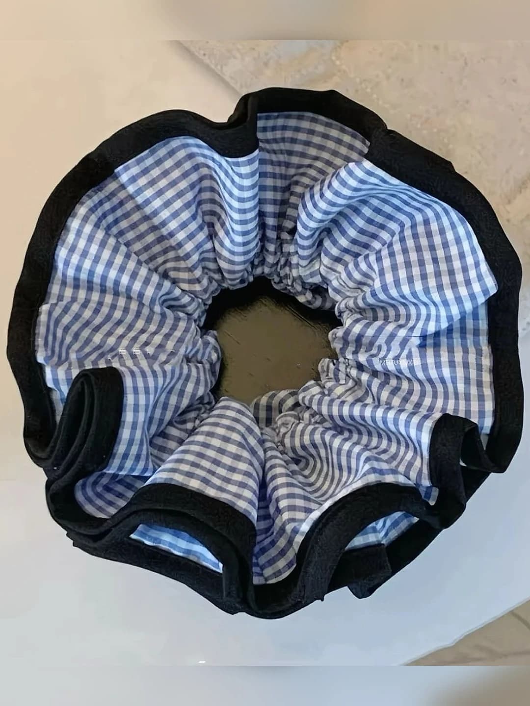 Blue plaid with black trim, 15 cm