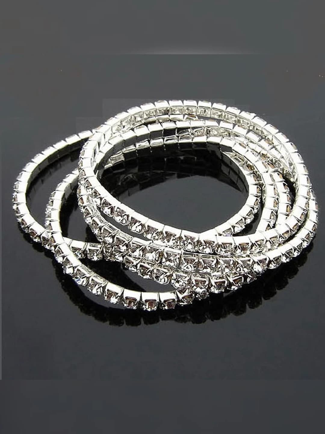 Women's stretch bangle bracelet with full diamond encrustation in star shape