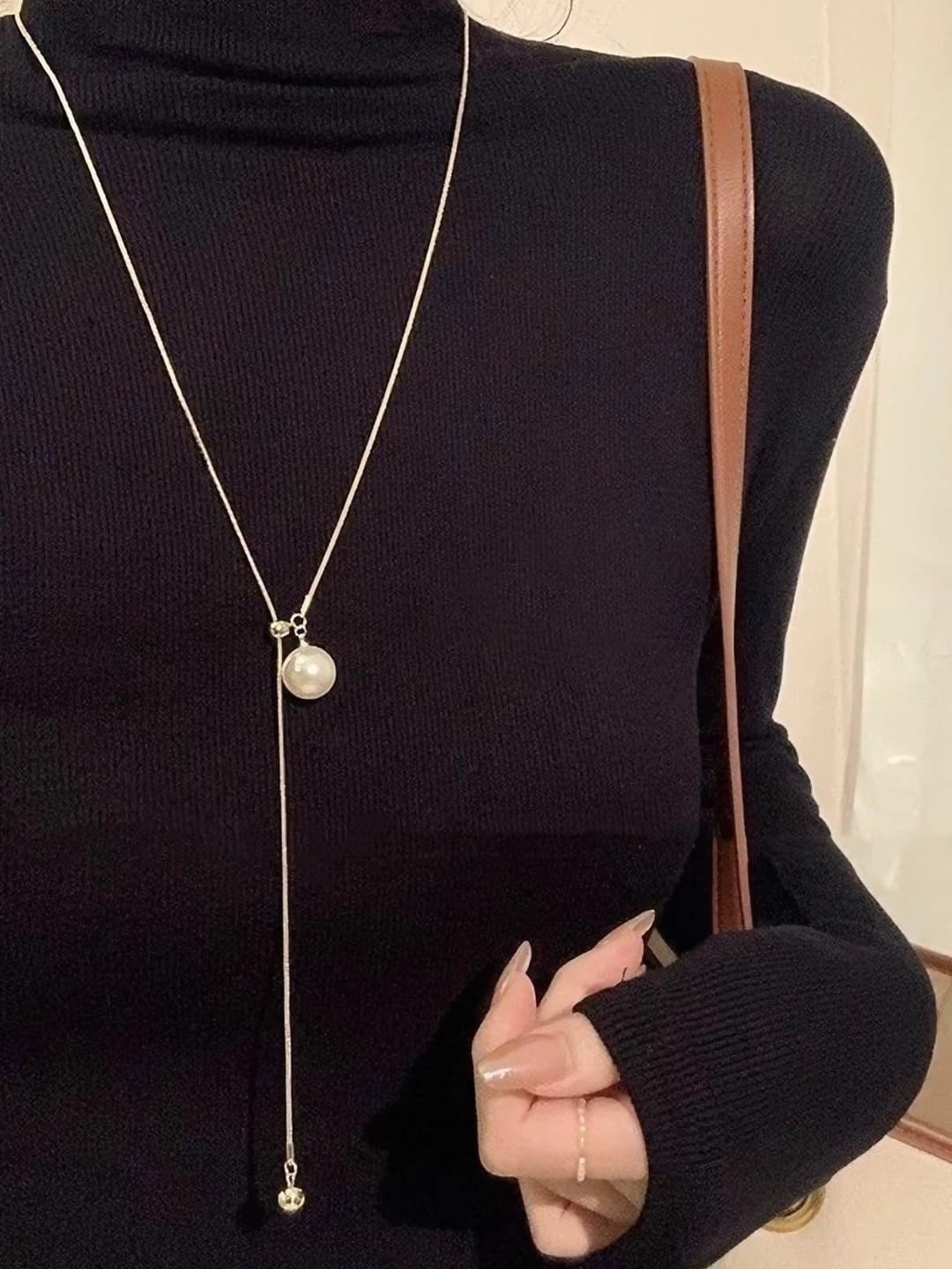 Adjustable pearl necklace