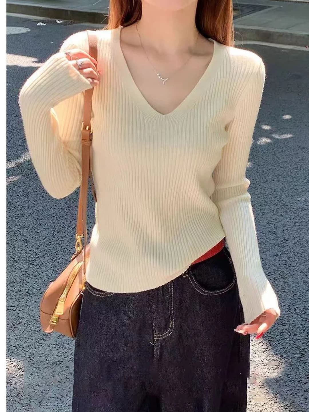 Women's white V-neck long-sleeve knit top, solid colour, cropped, casual, autumn-winter 2026