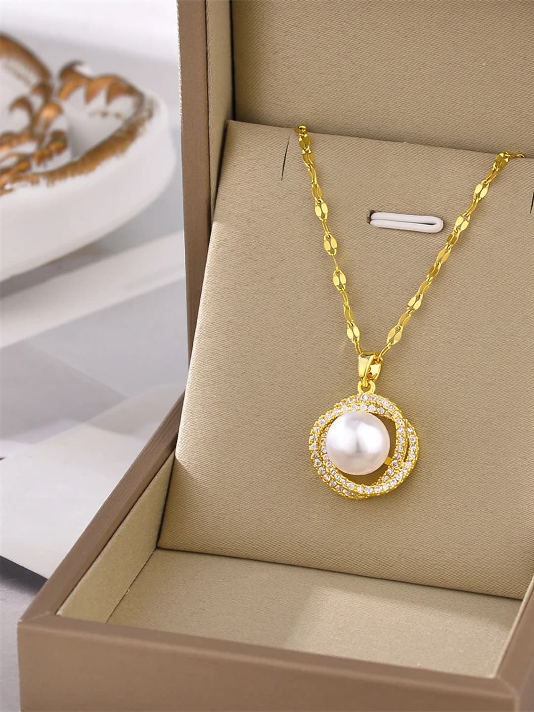 Women's titanium steel necklace with geometric pendant, zircon and pearl inlay, twist link chain, non-fading, light luxury style