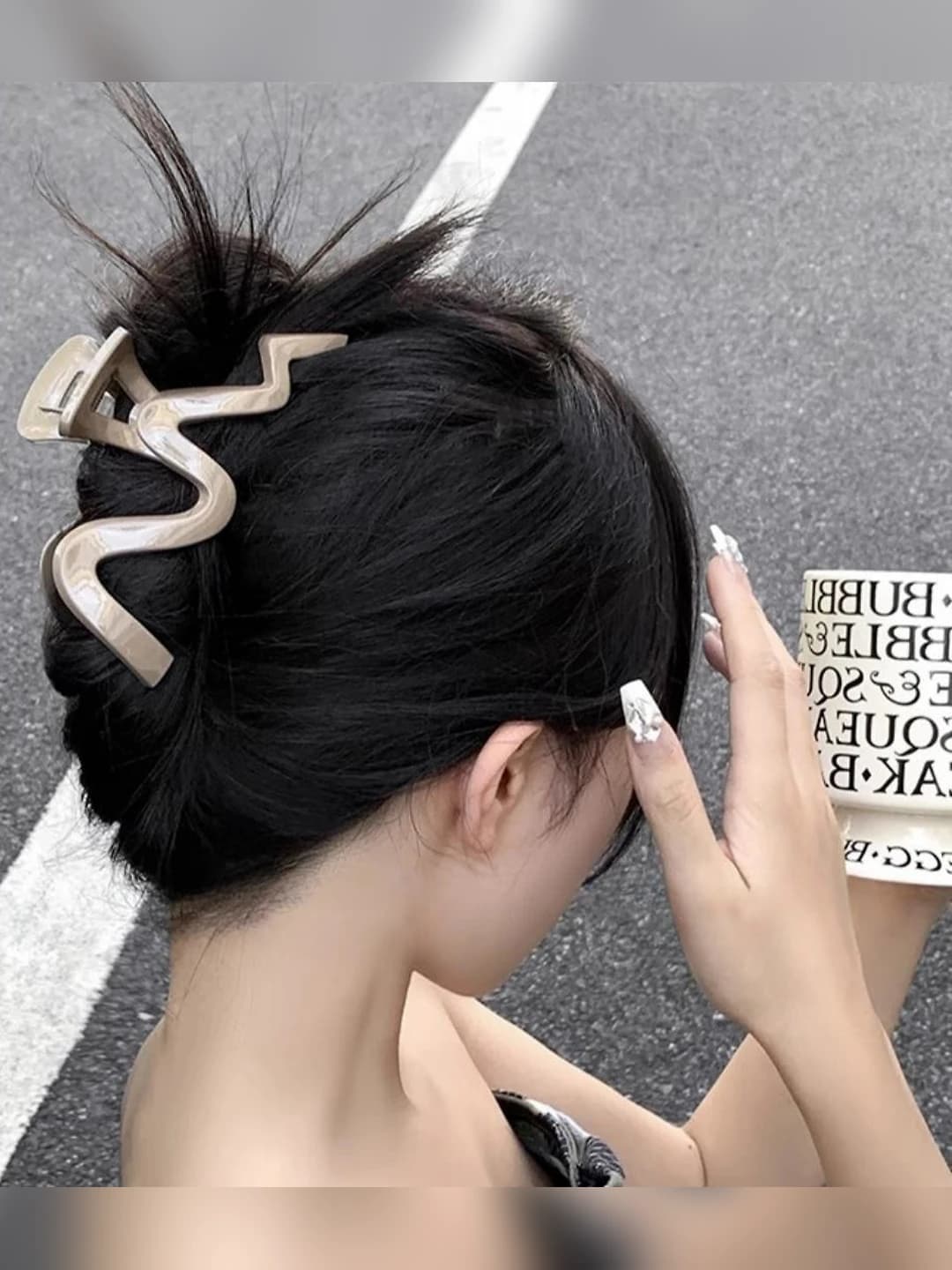 Large acrylic wavy hair clip for women, simple and cold style, shark clip for high volume hair