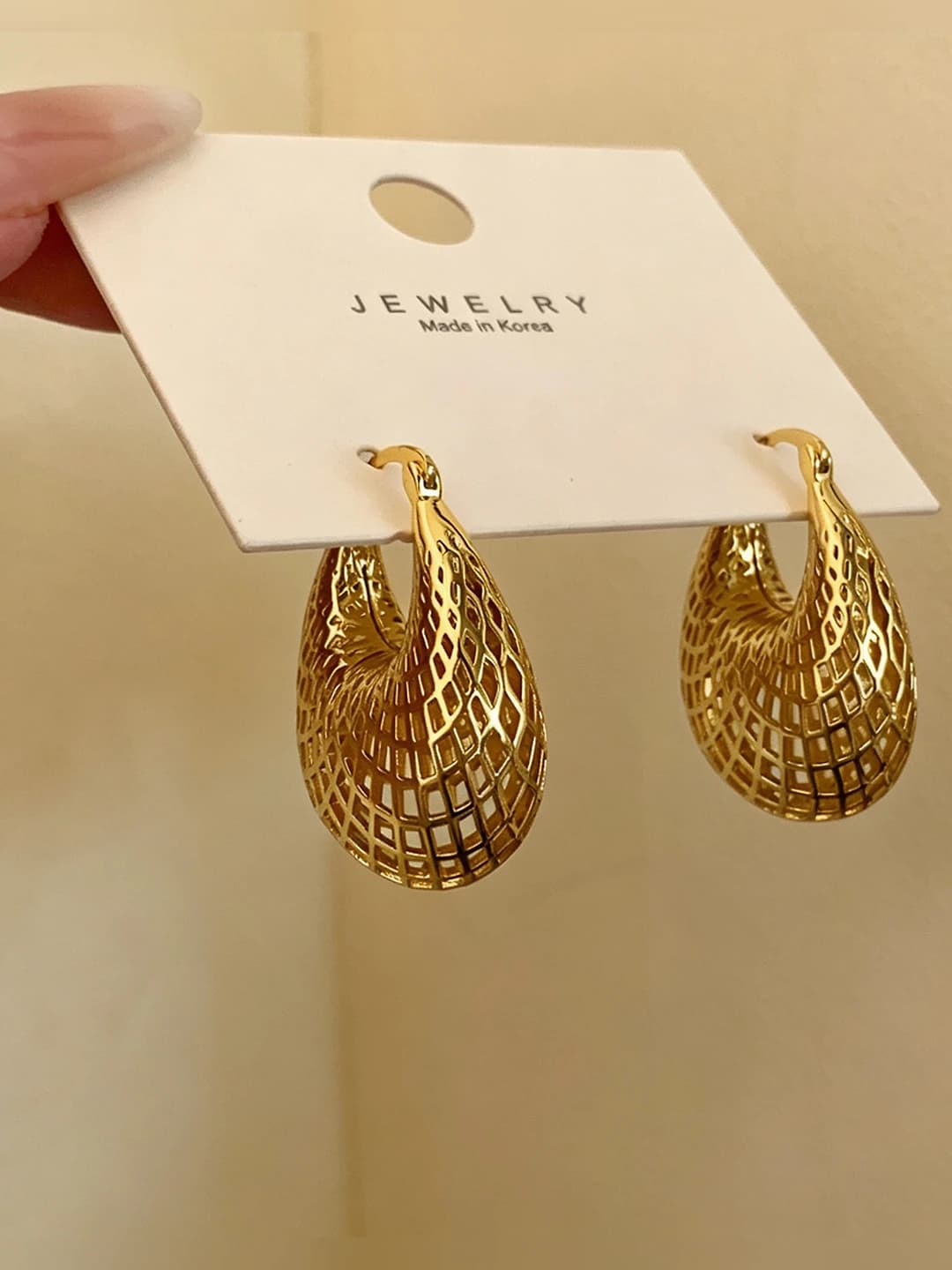 Gold, cutout teardrop