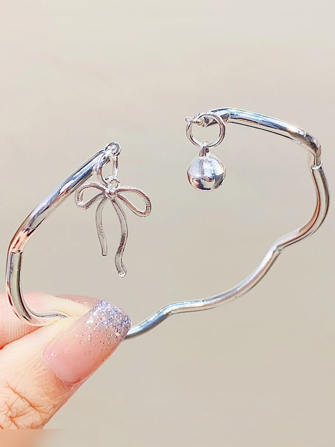 Wavy bow