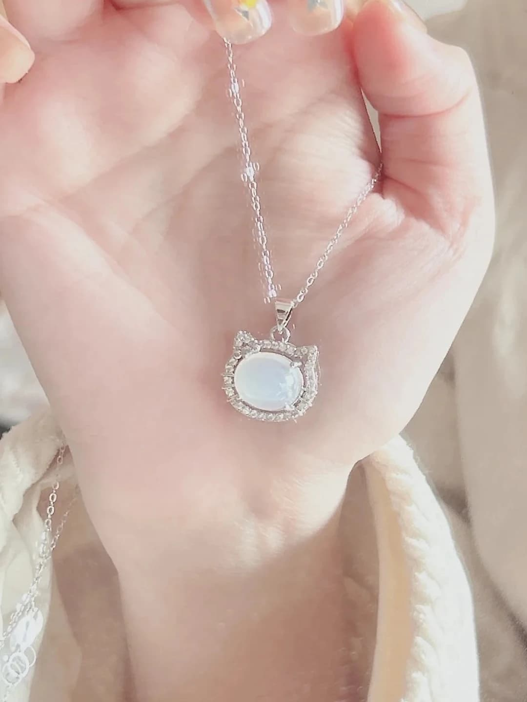 Women's cat charm necklace in sweet style