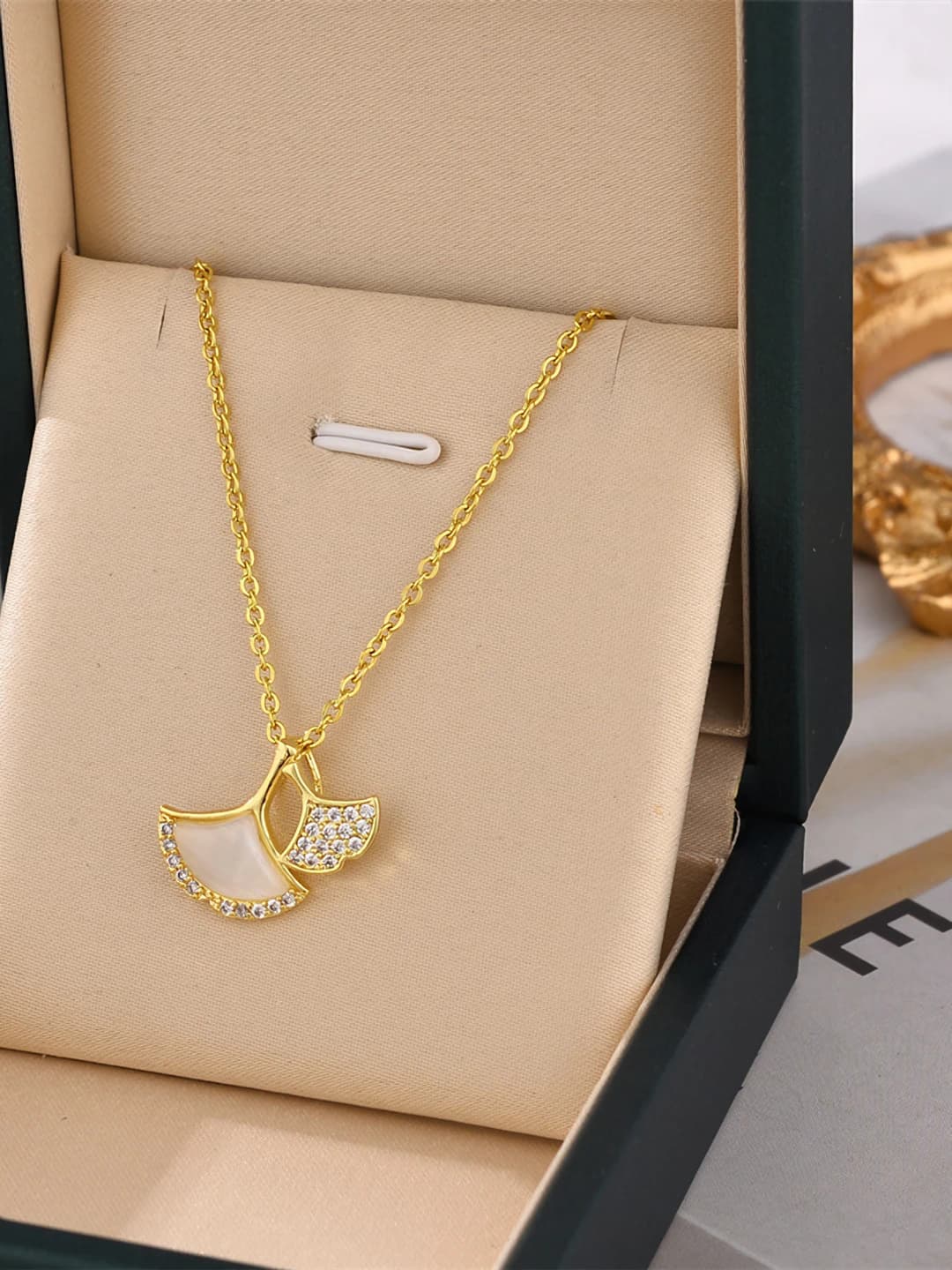 8905-Gold