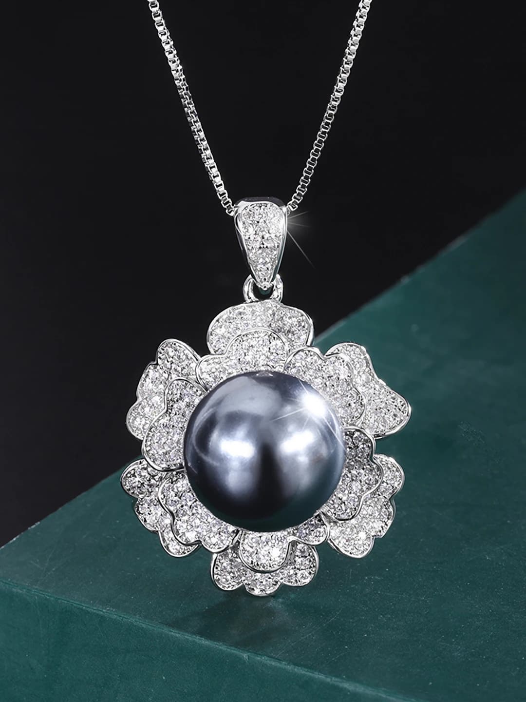 Grey pearl pendant