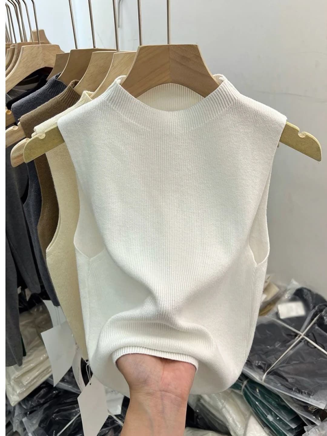 Women's sleeveless knit top 2026 spring-summer, crew neck, slim fit, ice-silk fabric, solid colour, patterned tank top