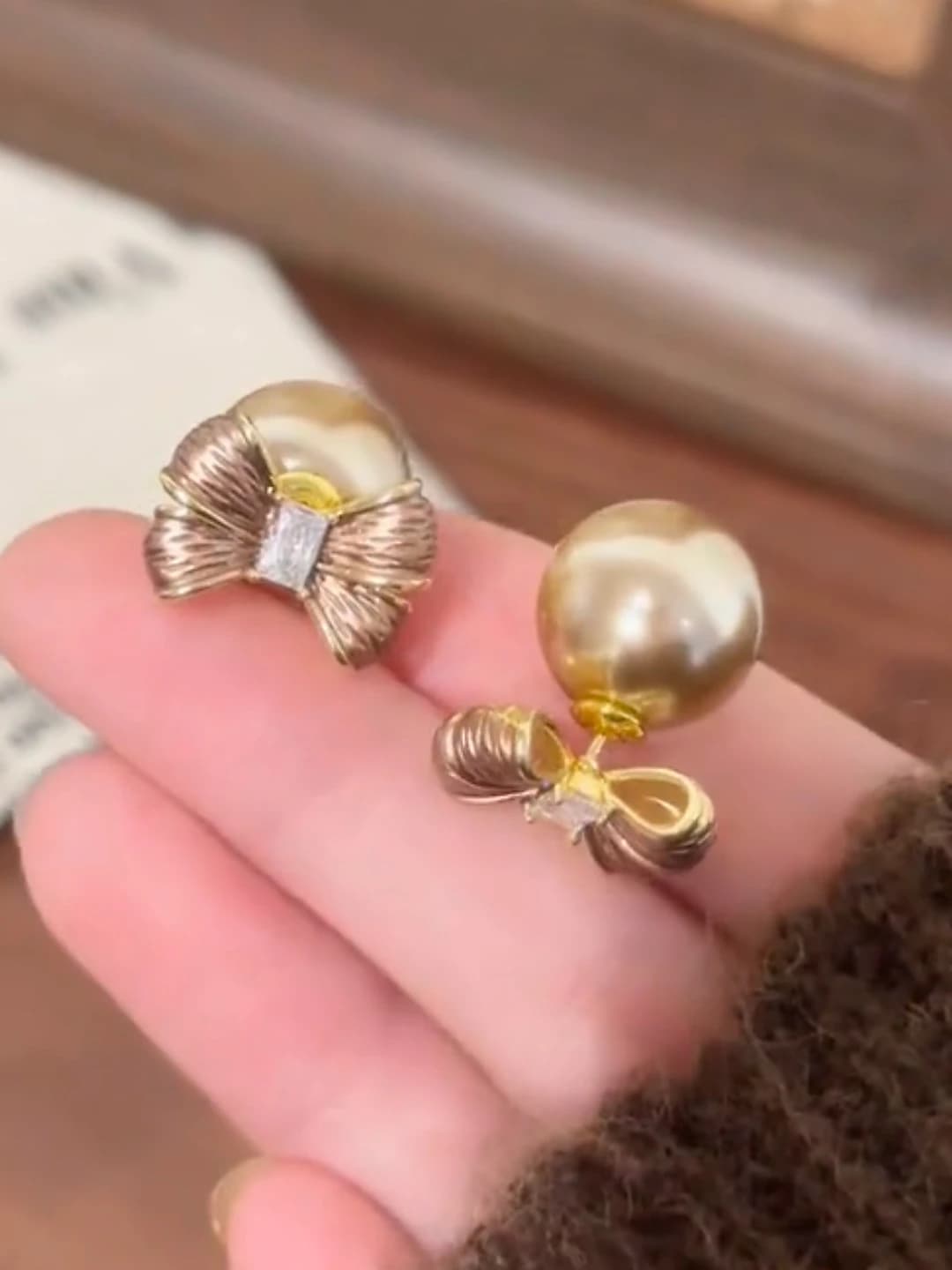 Pearl bow stud earrings