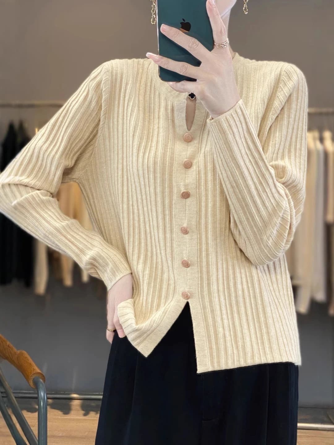 Women's 2026 spring-autumn slimming knit top, loose fit, long sleeve, solid colour, closure: buttons