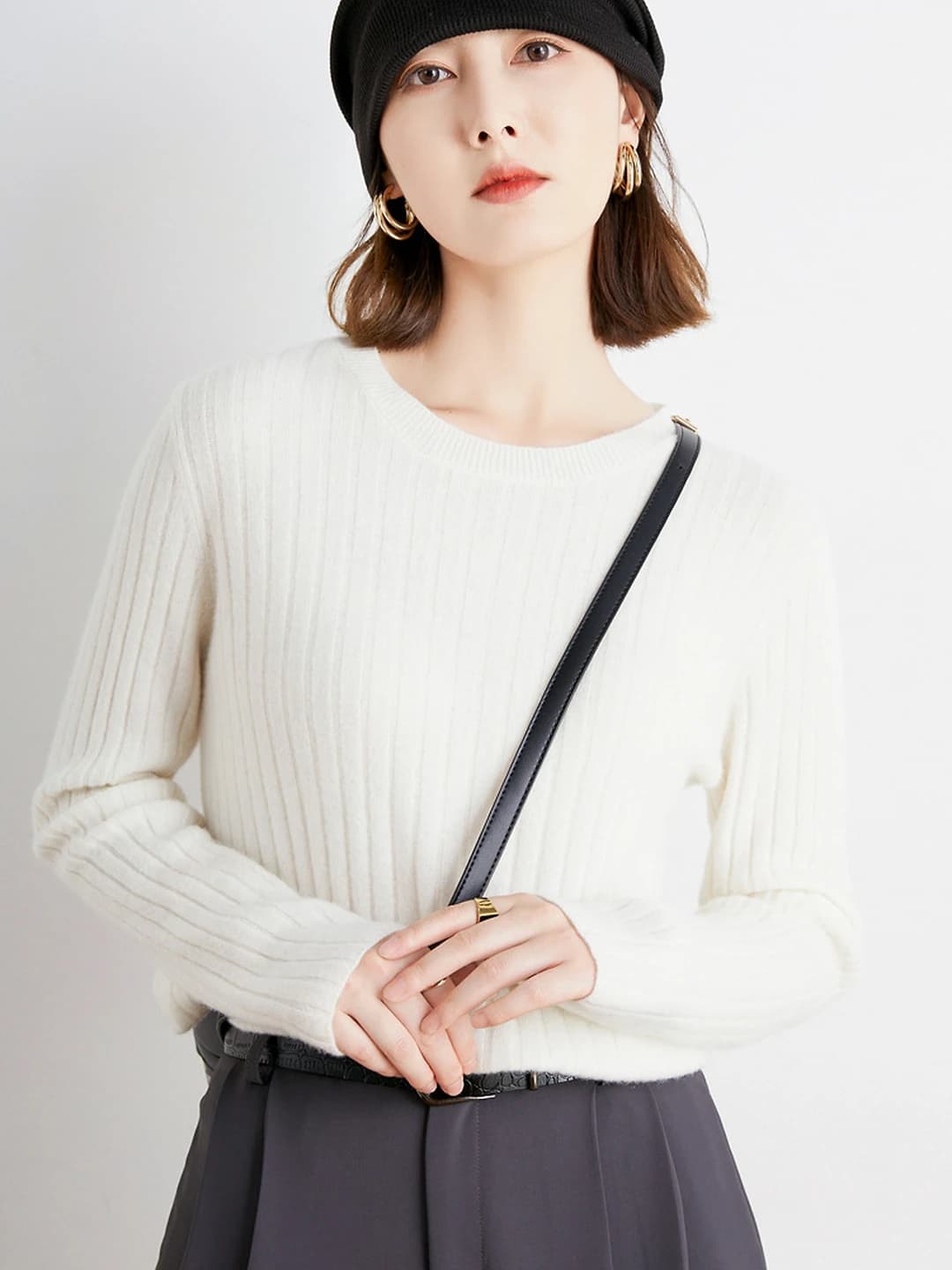 Round neck white