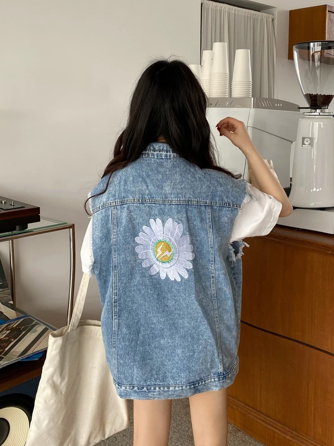 Ayollar uchun 2026 bahor-yoz denim jileti, koreys uslubida, bo'sh, kashtali, yengsiz, qaytarma yoqa, OL uslub