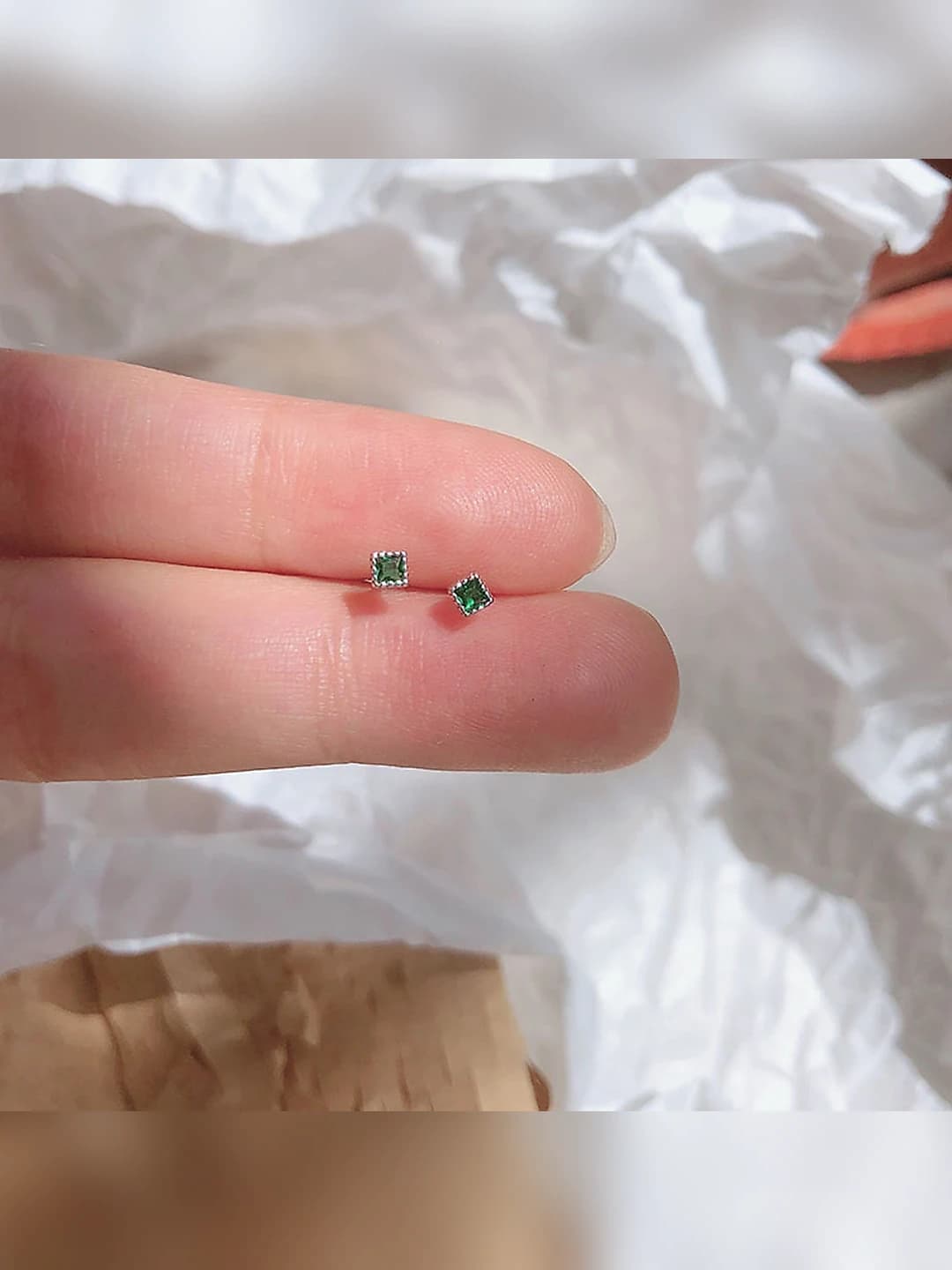 Green diamond, white gold