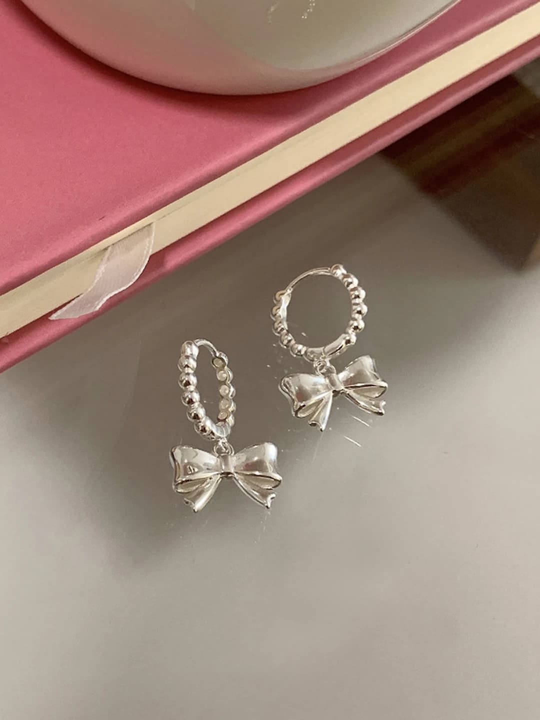 Ayollar uchun qizilg'ich uslubidagi 14k qalin kumush qoplamali mis materialdagi 3D shakldagi badiiy va shirin ko'rinishdagi karnay shaklidagi quloq halqasi