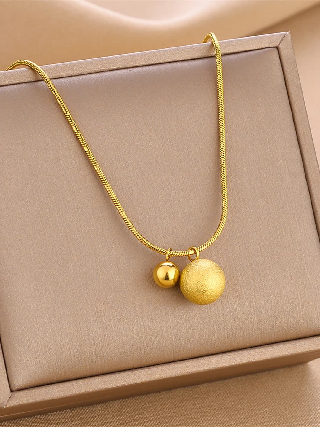 8937-Золотой