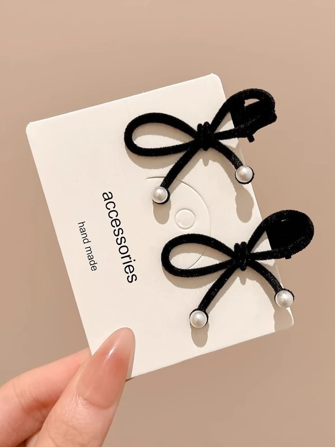 51# Black pearl bow hair clip