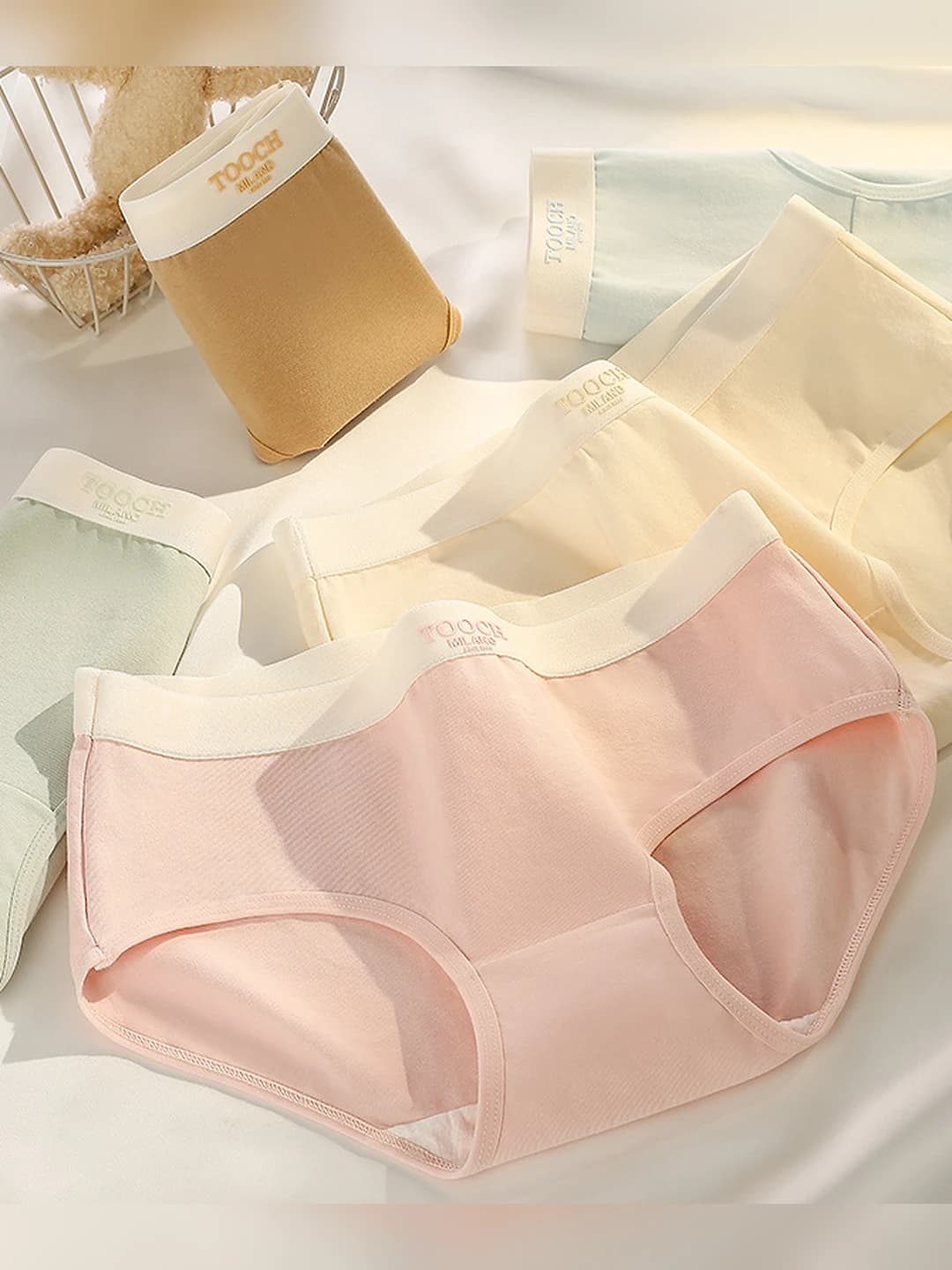 Women's pure cotton briefs, mid-waist, breathable, antibacterial, all-season