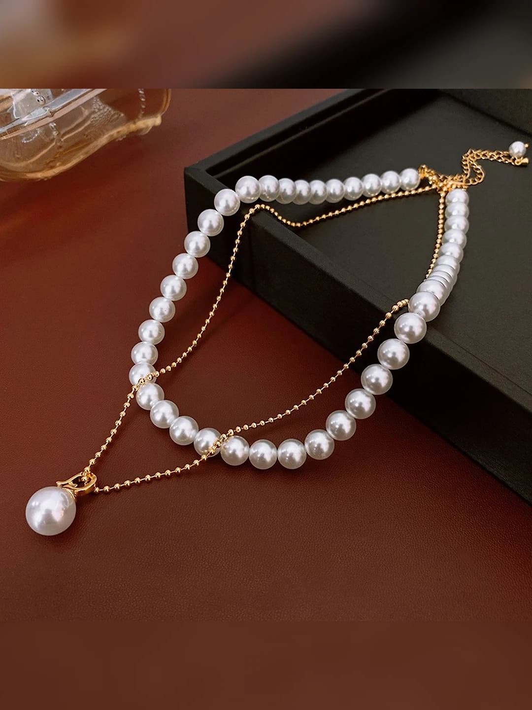 Gold, white, 8 mm, gold plated